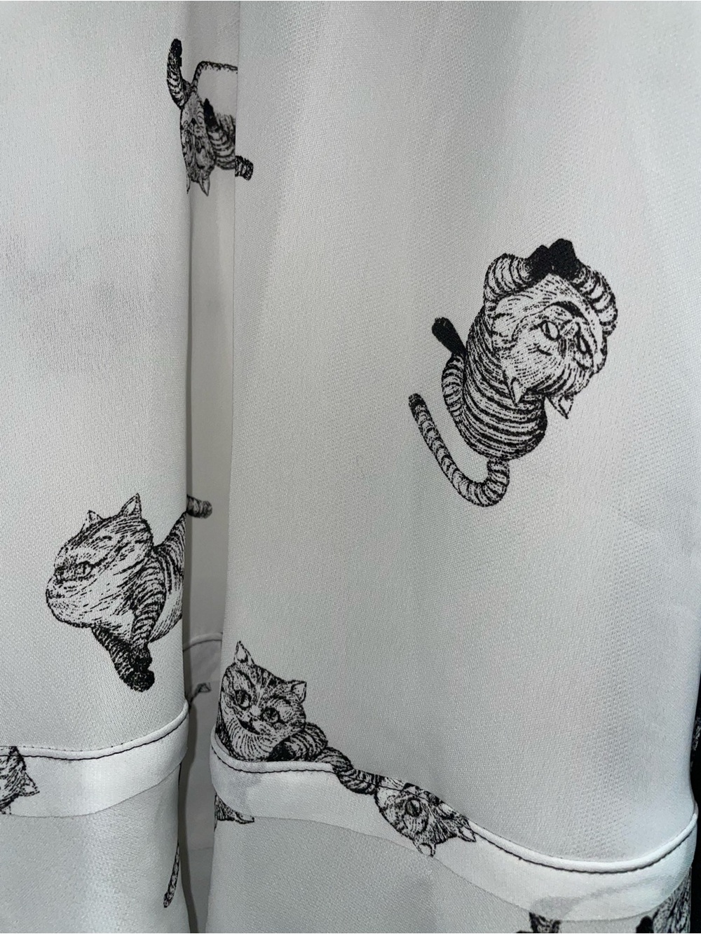 Disney Alice In Wonderland Black & White Cat Print Tie-Neck Top Women’s Size M - Picture 6 of 10